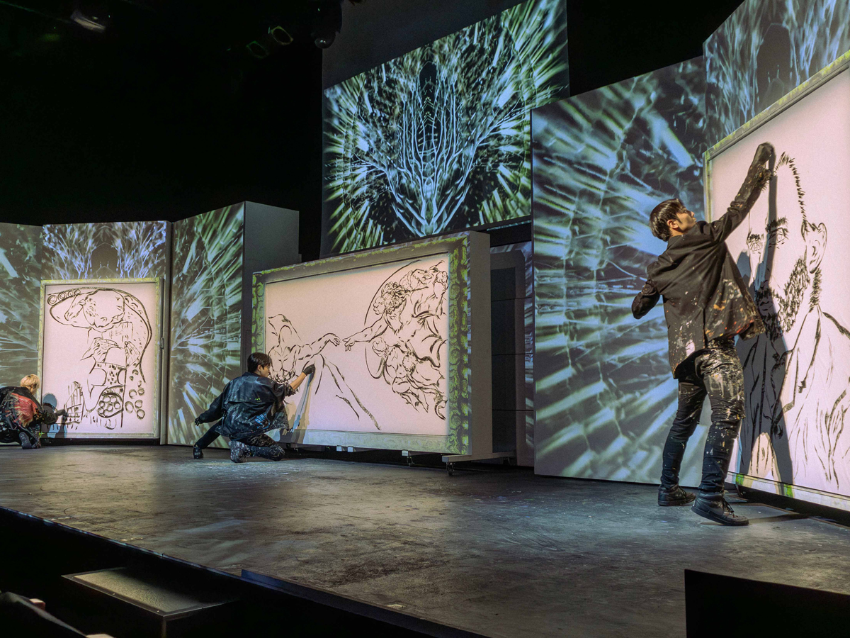 Drawing arts performance painters