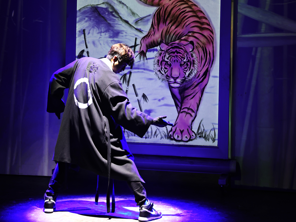 Drawing arts performance painters